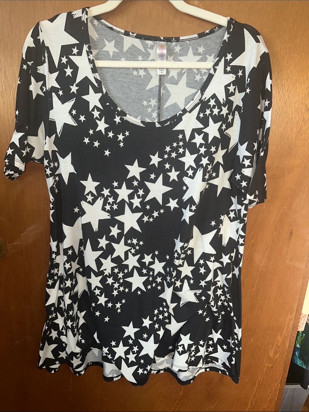 LuLaRoe Black and White Star Print Short Sleeve Tee